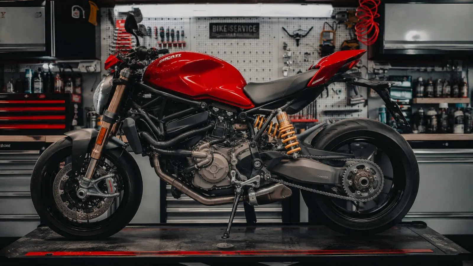 Ducati in officina per taratura sospensioni Andreani