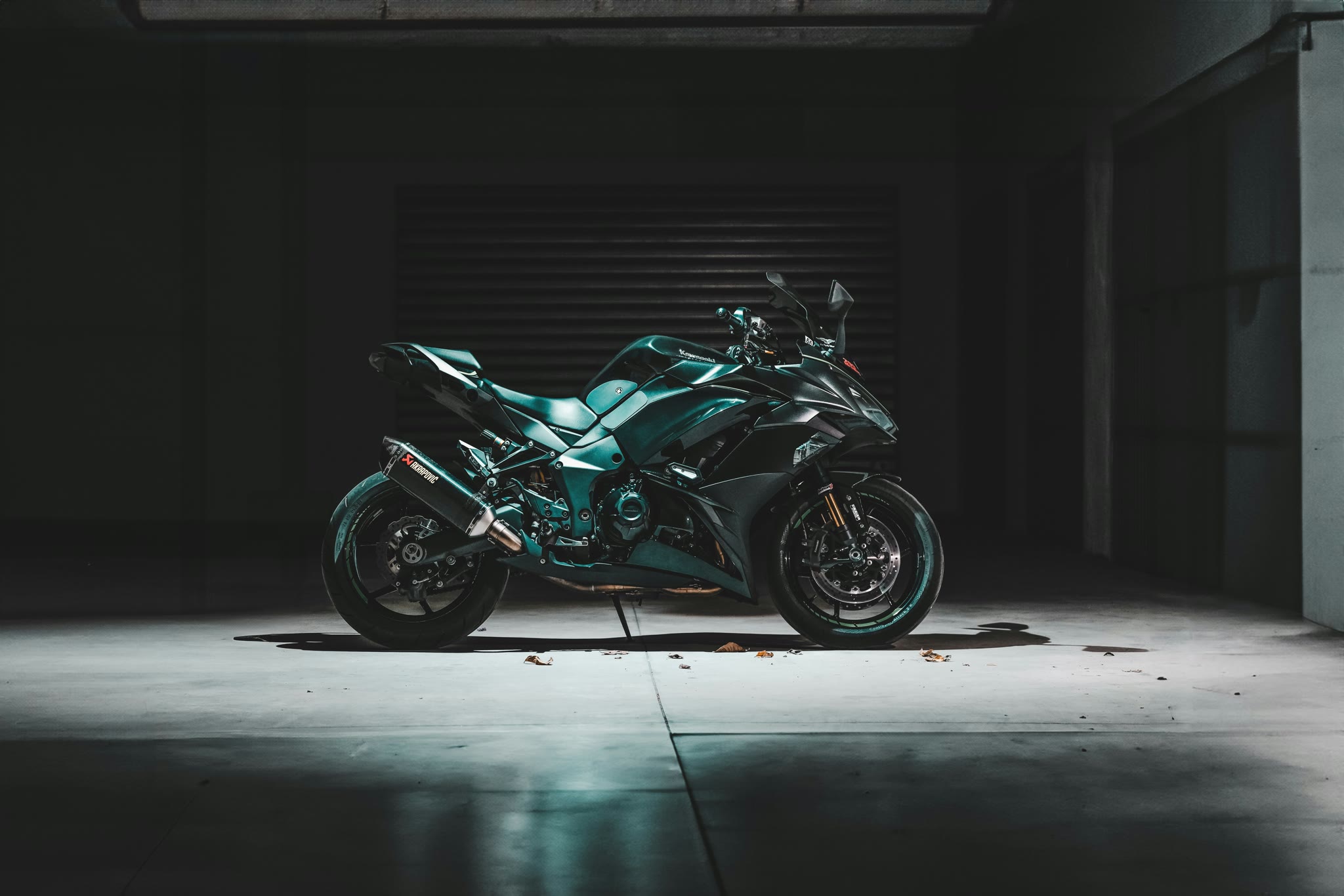 Moto sportiva Kawasaki pronta al controllo tecnico