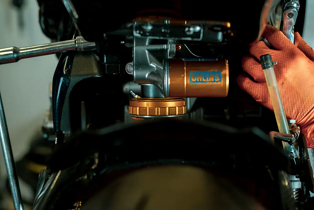 Dettaglio del corpo Öhlins TTX 36 montato su Yamaha R1