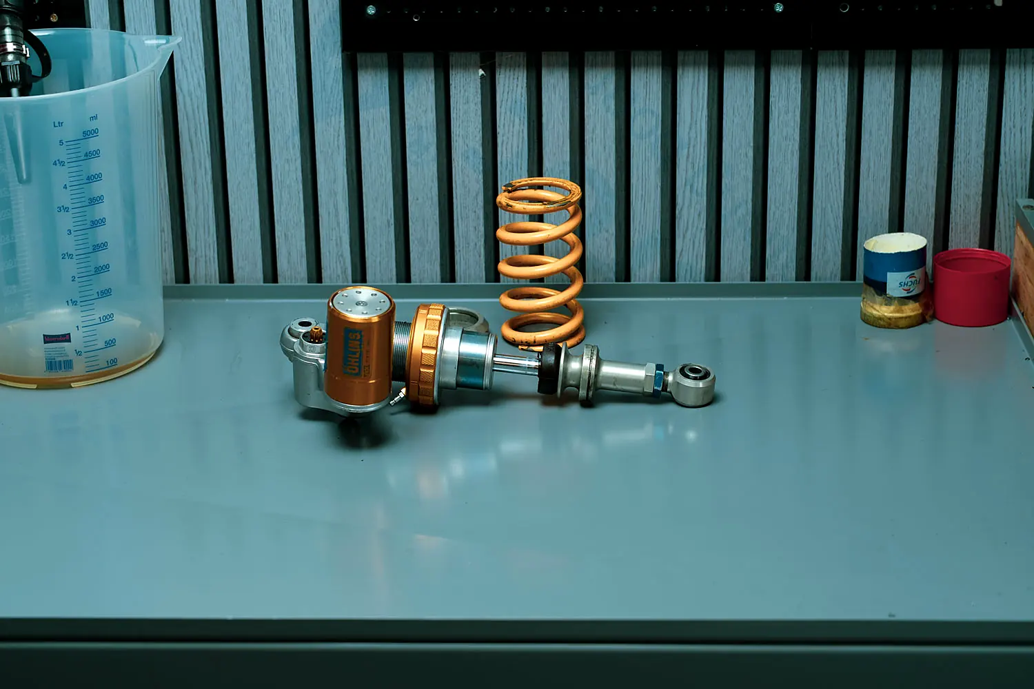 Prima dell'apertura: monoammortizzatore Öhlins TTX 36 ancora assemblato