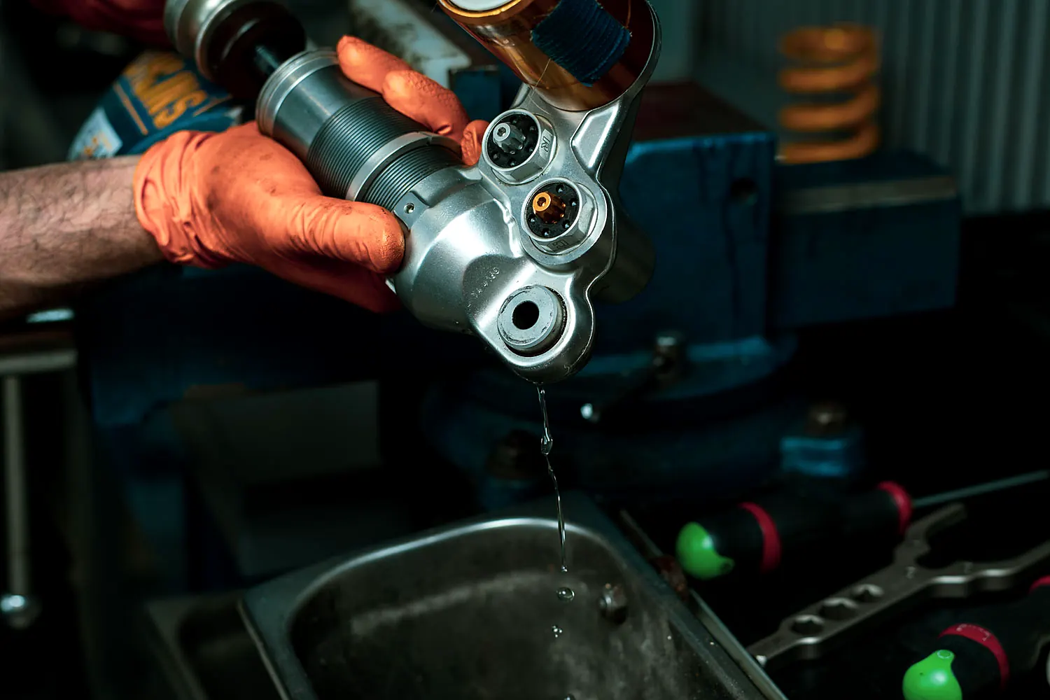 Perdita di olio dal monoammortizzatore Öhlins TTX 36